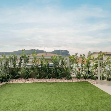 Apartmentsgarda - L'isola Blu * Garda (Verona)