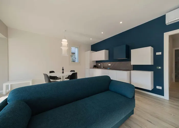 Apartmentsgarda - L'isola Blu * Garda (Verona)