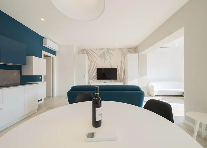 Apartmentsgarda - L'isola Blu * Garda (Verona)