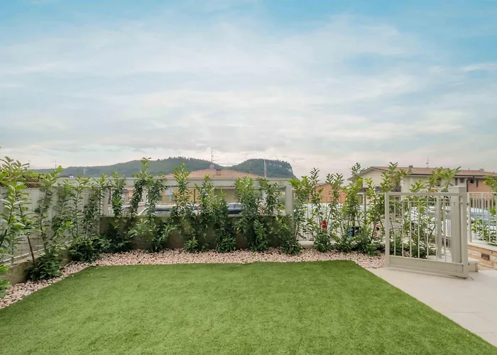 Apartmentsgarda - L'isola Blu * Garda (Verona)